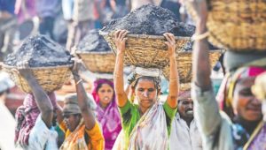 দেশের প্রায় ৪ কোটি মানুষ দারিদ্র্যের শিকার