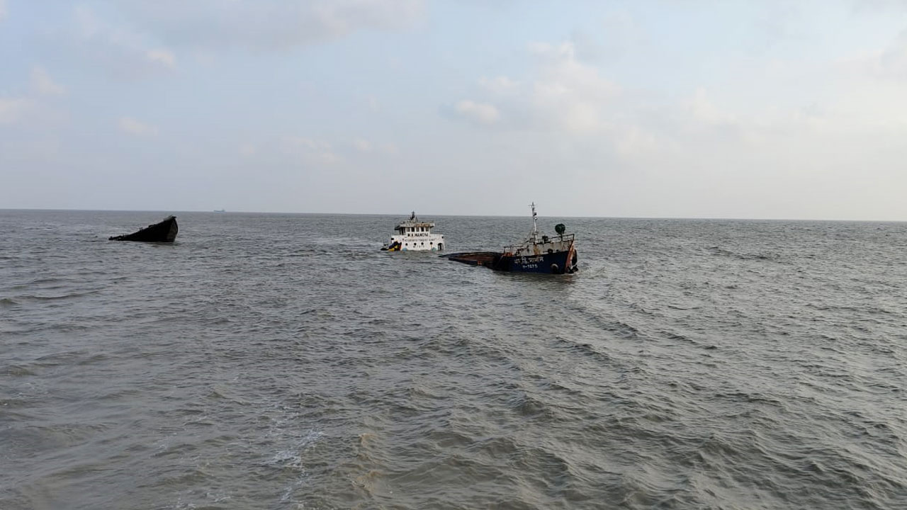 বঙ্গোপসাগরে মাছ ধরার নৌযান ডুবে নিখোঁজ ৮